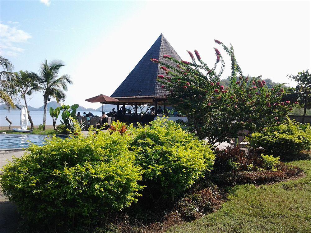 Luwansa Beach Resort Labuan Bajo Bagian luar foto
