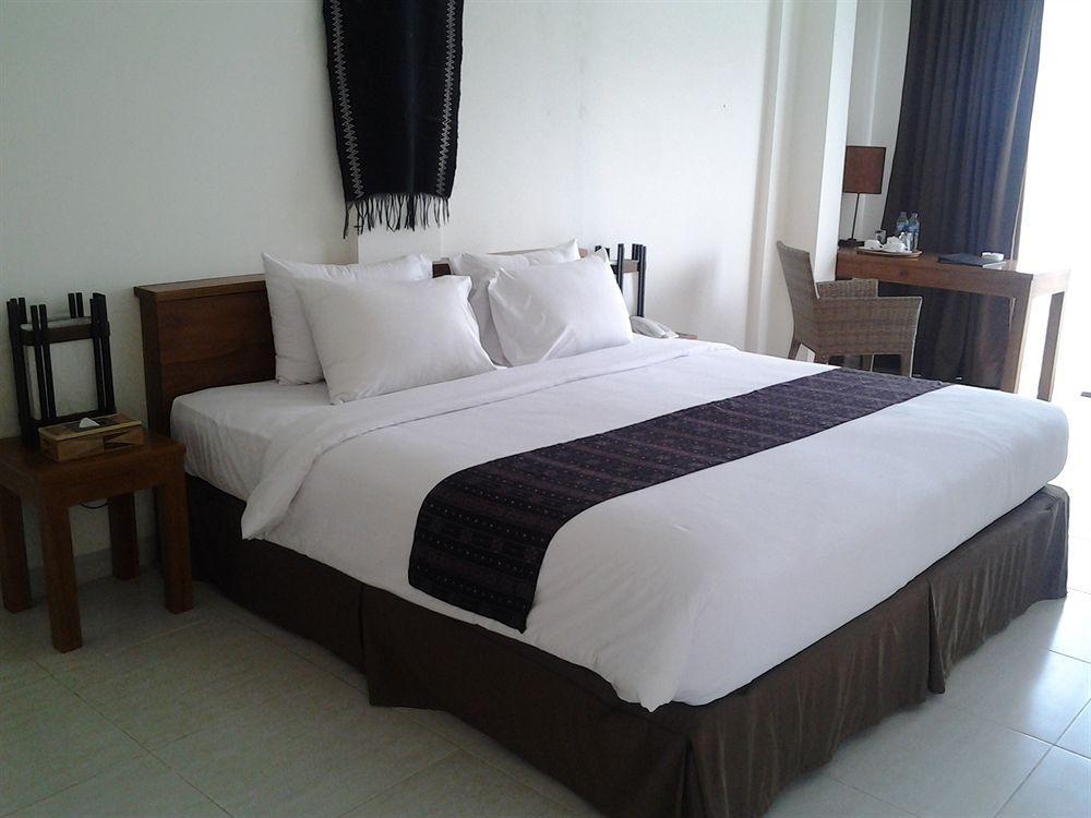 Luwansa Beach Resort Labuan Bajo Bagian luar foto