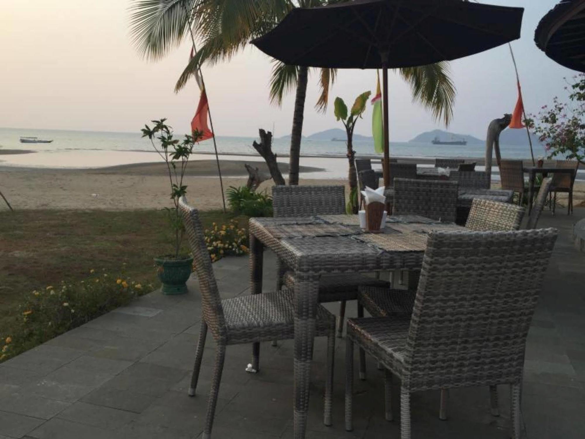 Luwansa Beach Resort Labuan Bajo Bagian luar foto