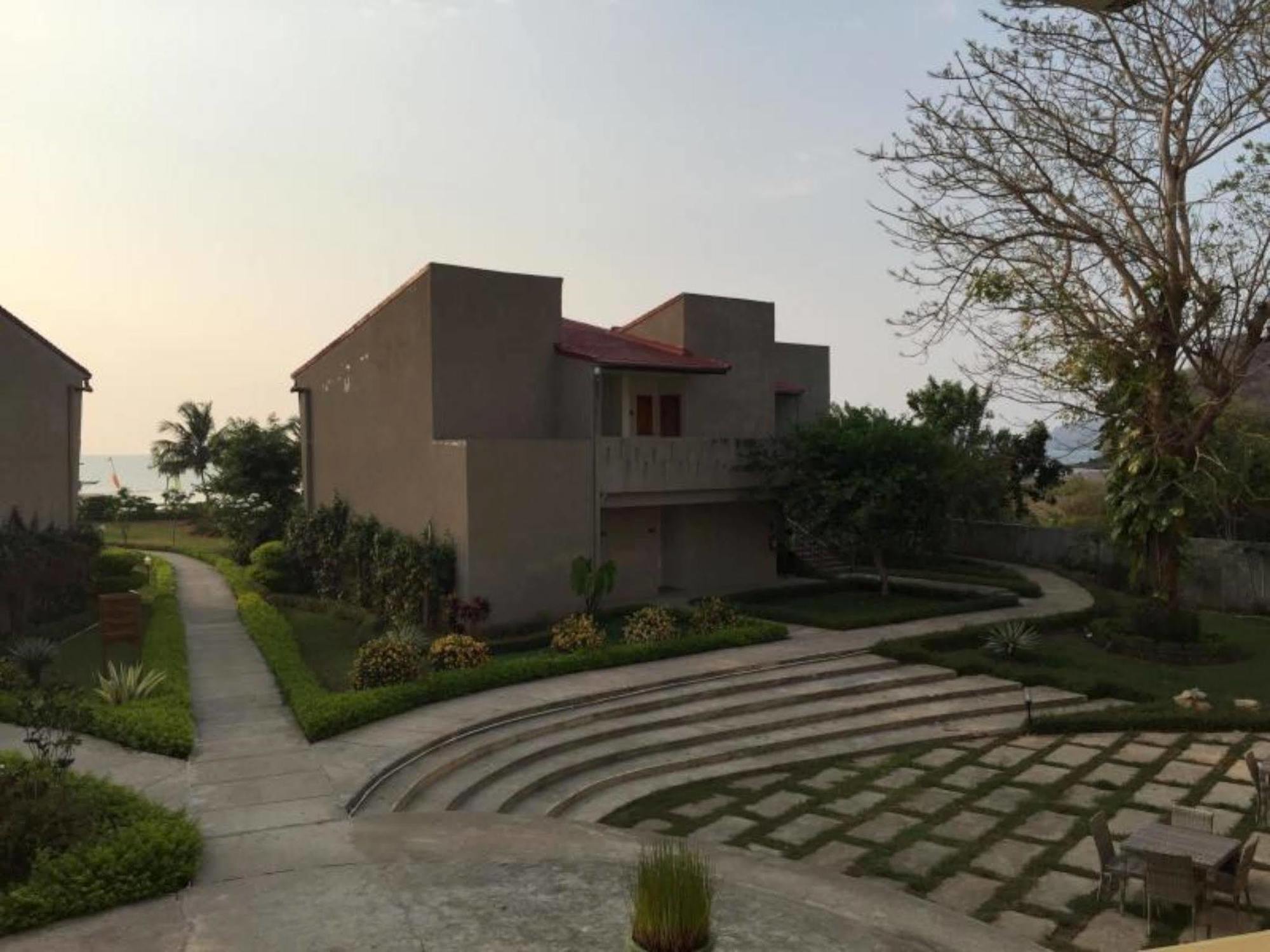 Luwansa Beach Resort Labuan Bajo Bagian luar foto