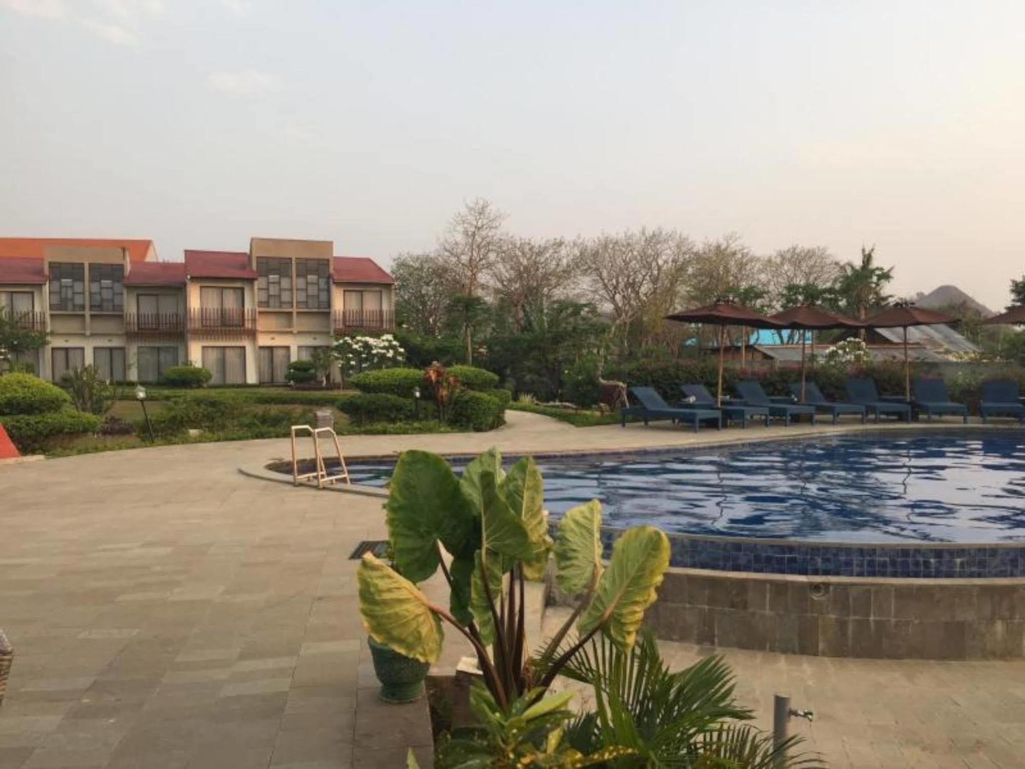 Luwansa Beach Resort Labuan Bajo Bagian luar foto