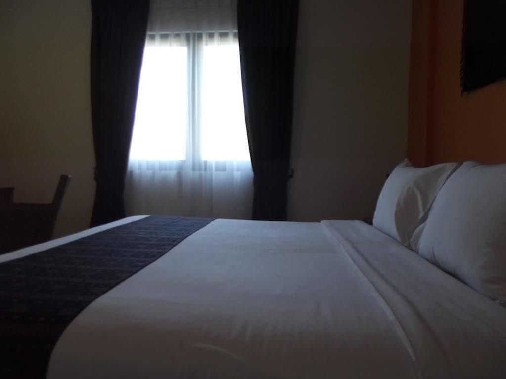 Luwansa Beach Resort Labuan Bajo Bagian luar foto