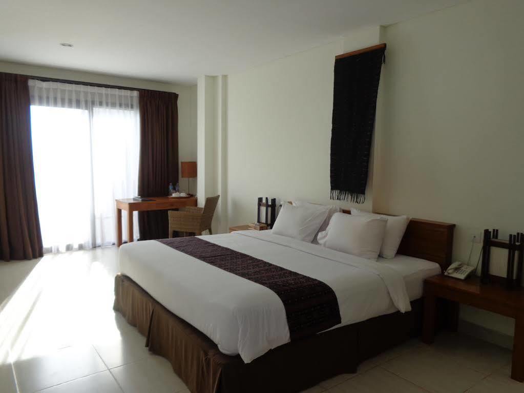 Luwansa Beach Resort Labuan Bajo Bagian luar foto
