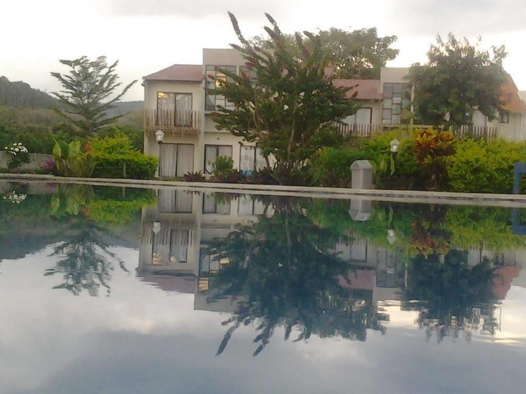 Luwansa Beach Resort Labuan Bajo Bagian luar foto