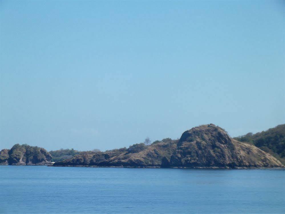 Luwansa Beach Resort Labuan Bajo Bagian luar foto