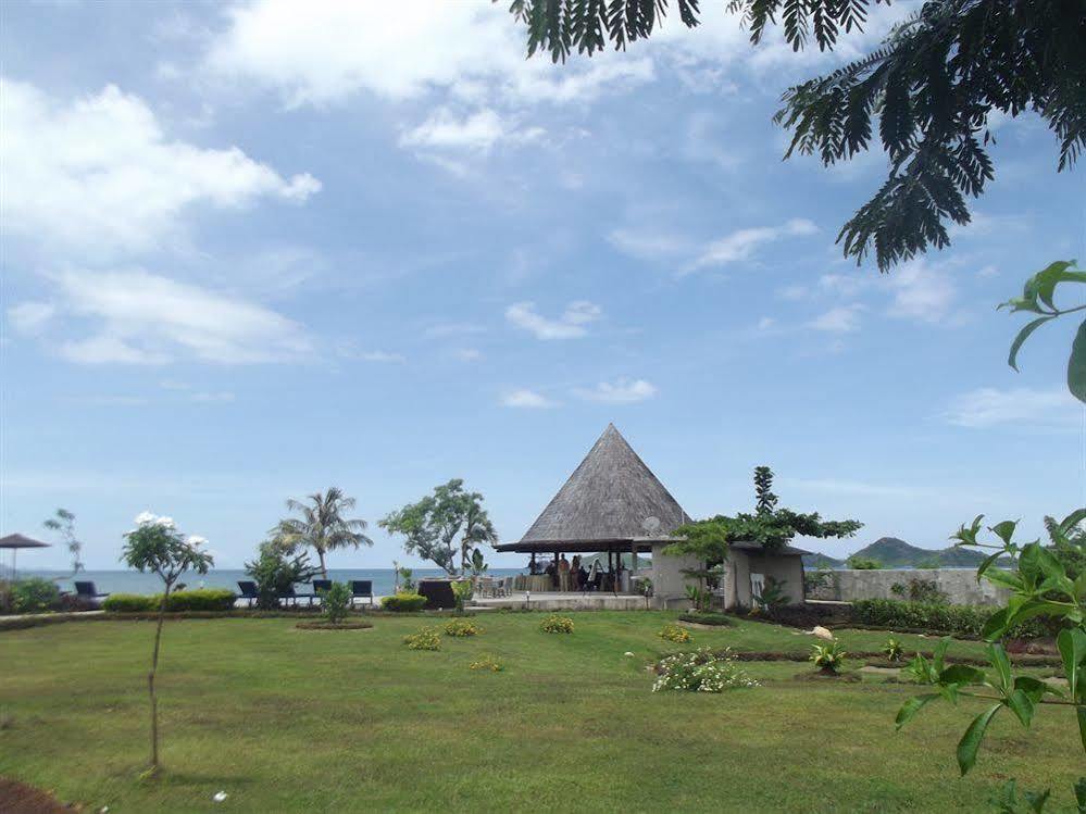 Luwansa Beach Resort Labuan Bajo Bagian luar foto
